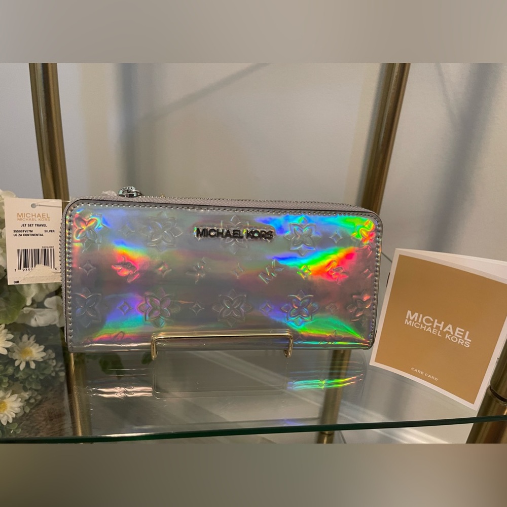 NWT Michael Kors Jet Set Travel Iridescent SILVER Hologram Continental Zip Walle